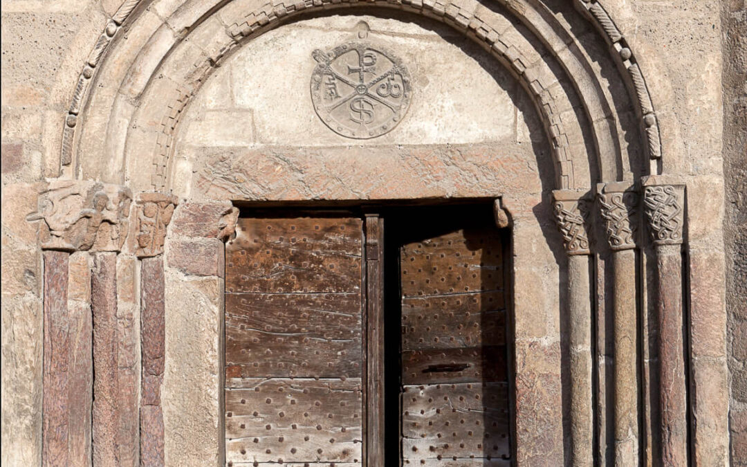 26- Portail chapelle Saint-Exupere – Arreau